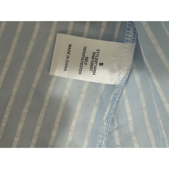 alice blue top With White Lace Design Short Sleeve Balloons Style Size Small - Picture 10 of 11